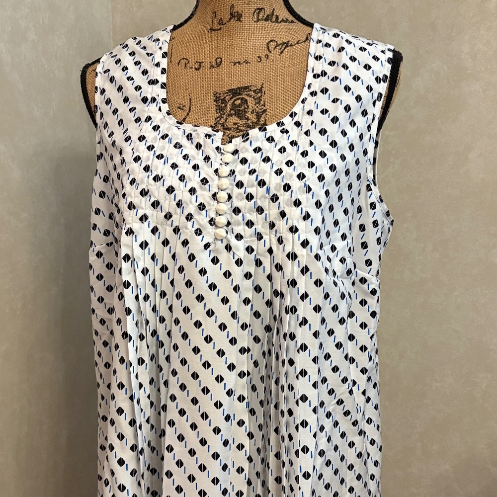 ROAMANS SLEEVELESS PLEATED TANK - 16W   NWOT